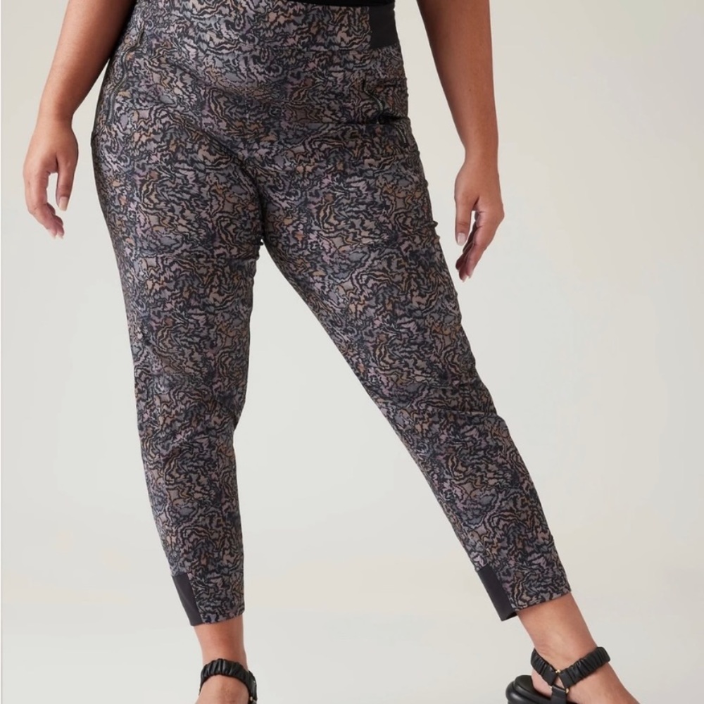 ATHLETA Trekkie North Jogger Multi Color Abstract Print